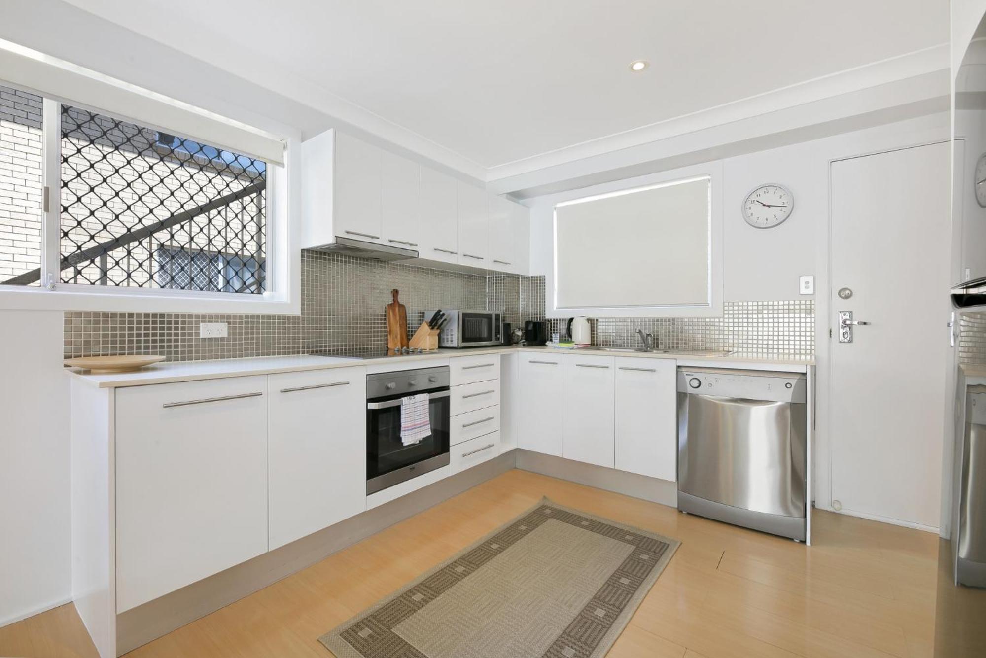 Ground Floor 2-bed Mermaid Pad With Parking Apartment Gold Coast